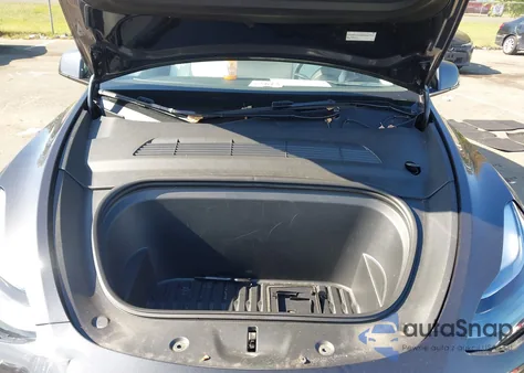 2025 Tesla Model Y Long Range Dual Motor All-Wheel Drive z USA, uszkodzony, nr VIN 7SAYGAEEXSF250779